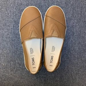 TOMS Avalon Slip On Sneakers (New!)